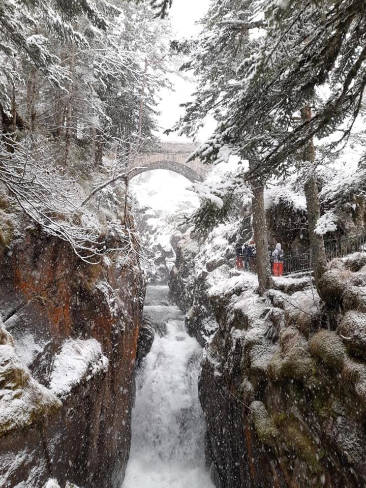 Au Dessus Des Toits Apartman Cauterets Kültér fotó